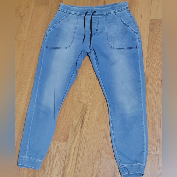 Size 10-30W Signature by Levi Strauss & Co. Light wash jean/leggings/jogger - Picture 1 of 8